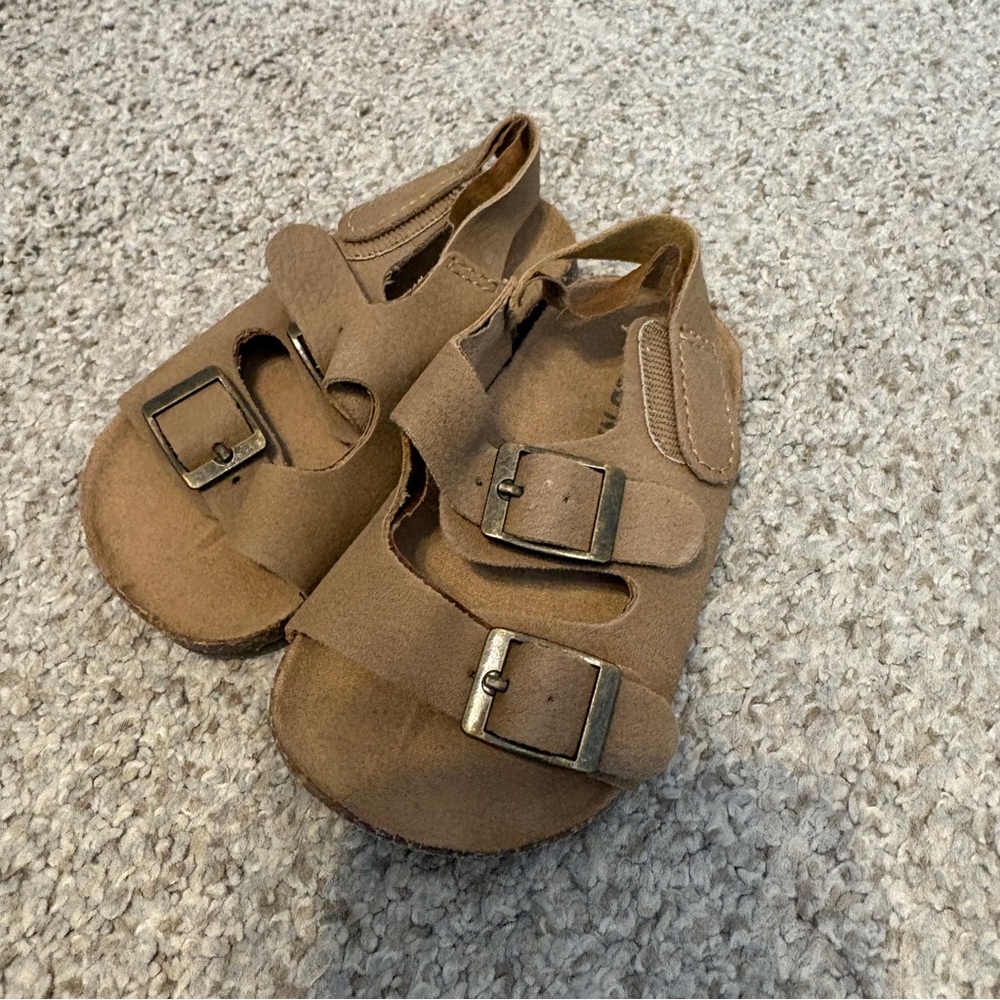 Old Navy Baby Birkenstock-style sandal size 6-12 months Tan